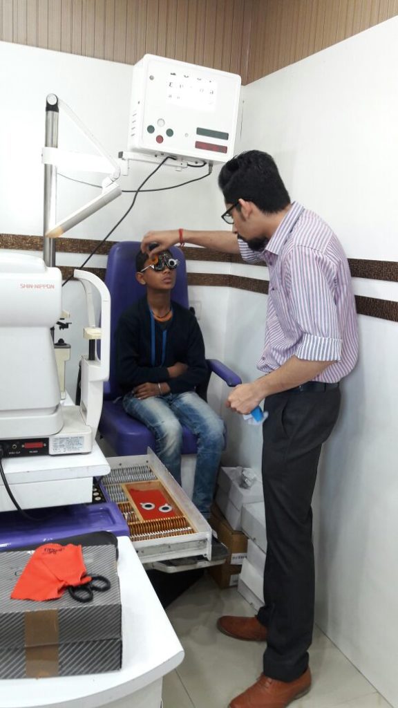 Eye-test for Spects -SR opticals