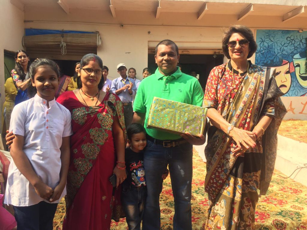 Diwali gift for Best Dressed Parents